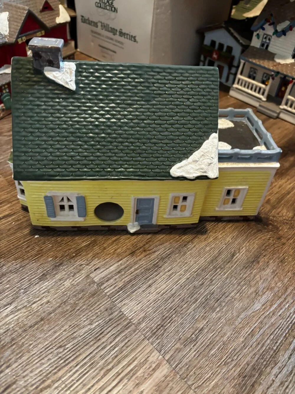 Department 56 Christmas village light up building North Creek Cottage